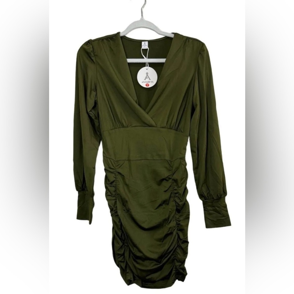 NWT Anrabess Women's Green Bodycon Dress Long Sleeve Low Cut V Neck Small